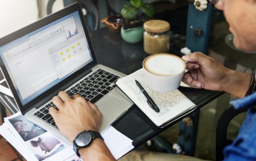 A automação de processos ajuda a reduzir erros, otimiza processos que permitem a equipe focar em atividade mais estratégicas. Confira todos os benefícios.