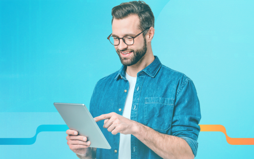 Homem usando tablet vendo as melhores notícias da BoaVista