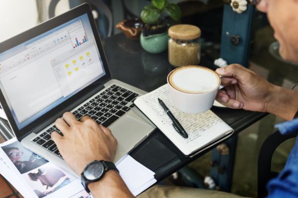 A automação de processos ajuda a reduzir erros, otimiza processos que permitem a equipe focar em atividade mais estratégicas. Confira todos os benefícios.